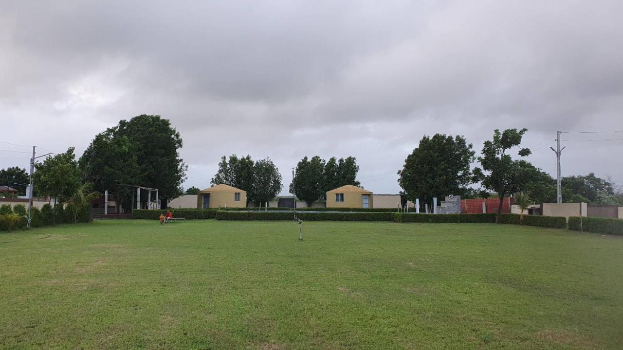 부지 Krishna Farm & Forest 빌라 외부 사진